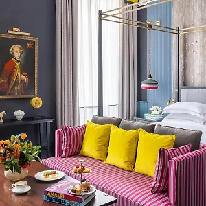Palazzo - The Leading Of The World ***** روما
